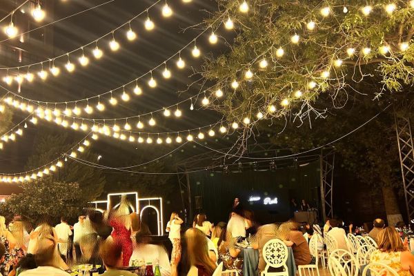 İzmir Restoranında BİABIRÇILIQ! Müştəri ailəsi ilə əsəbdən tortu götürüb çıxdı