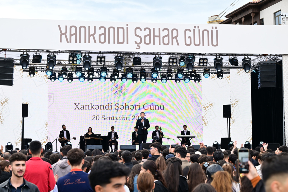 Xankəndidə ilk Şəhər Günü münasibətilə möhtəşəm konsert və atəşfəşanlıq olub VİDEO