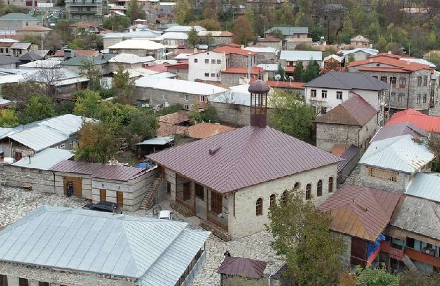 Bu kənddə ilk dərs QƏBİRİSTANLIQDA keçirilib - VİDEO