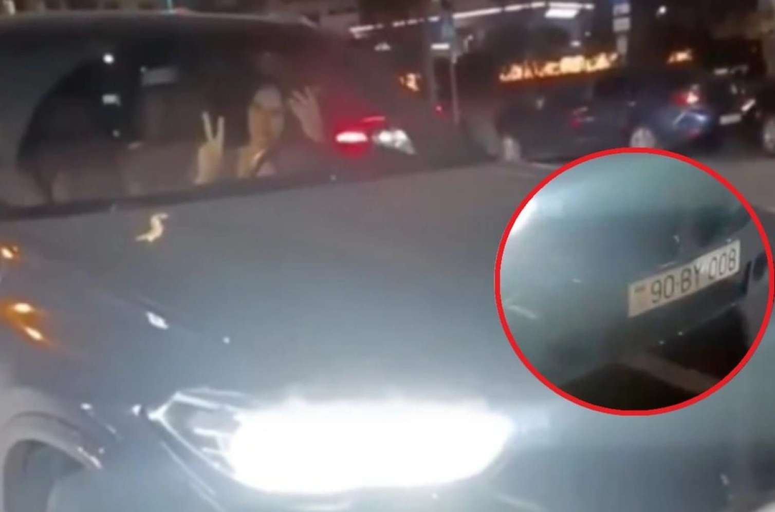 BMW-nin xanım sürücüsü motosikletçini vurdu: "Zor edirəm..." - VİDEO