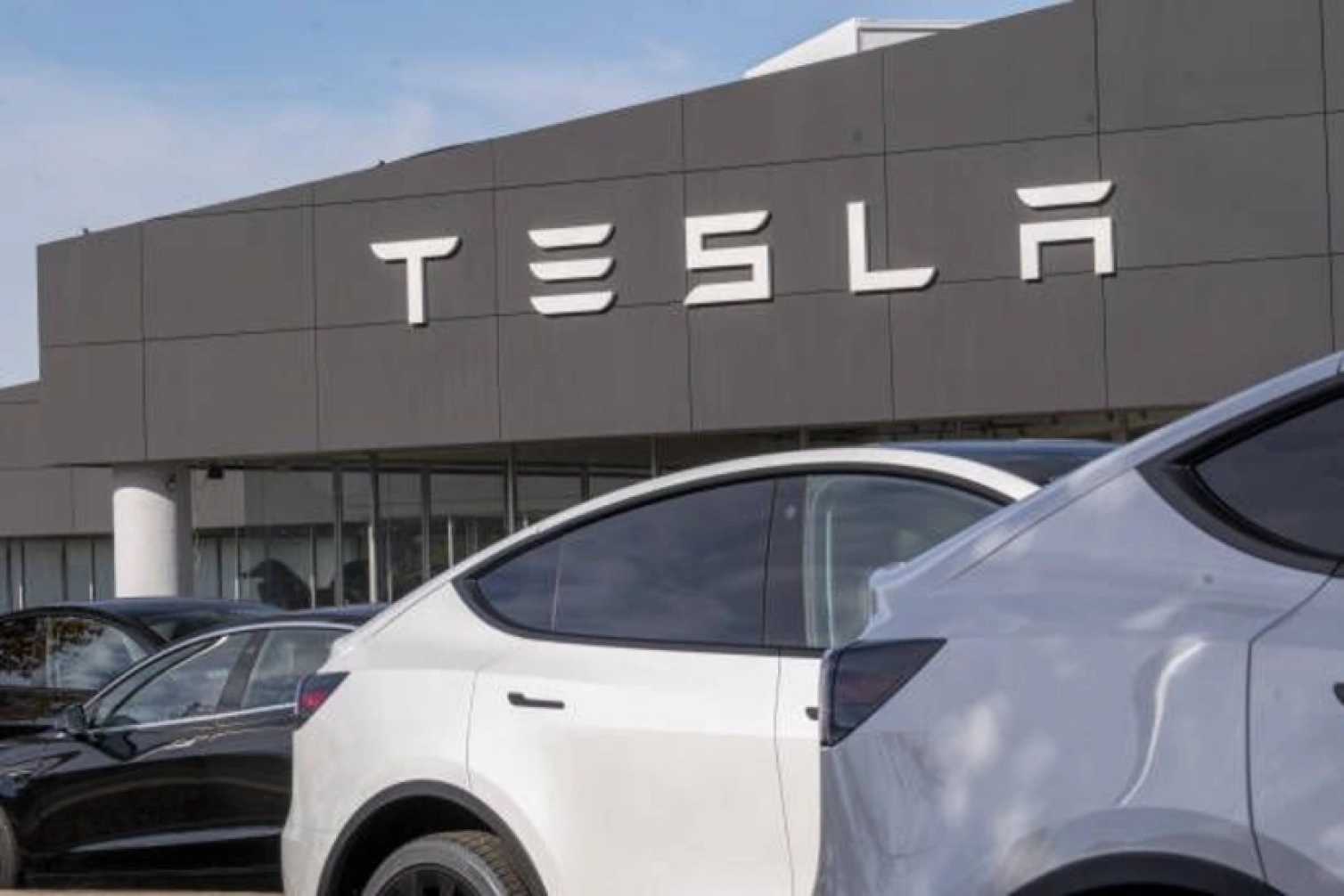 "Tesla"dan təchizatçılarına Çinlə bağlı tələb: DAYANDIRIN!
