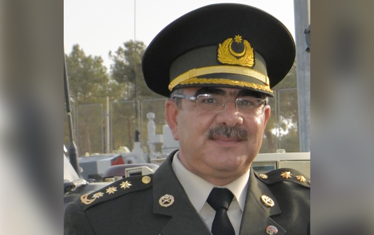 Nazirliyin sabiq idarə rəisini maşın vurub öldürdü - Foto