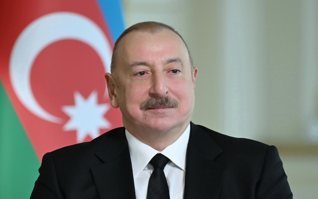 Prezident həmkarını təbrik etdi