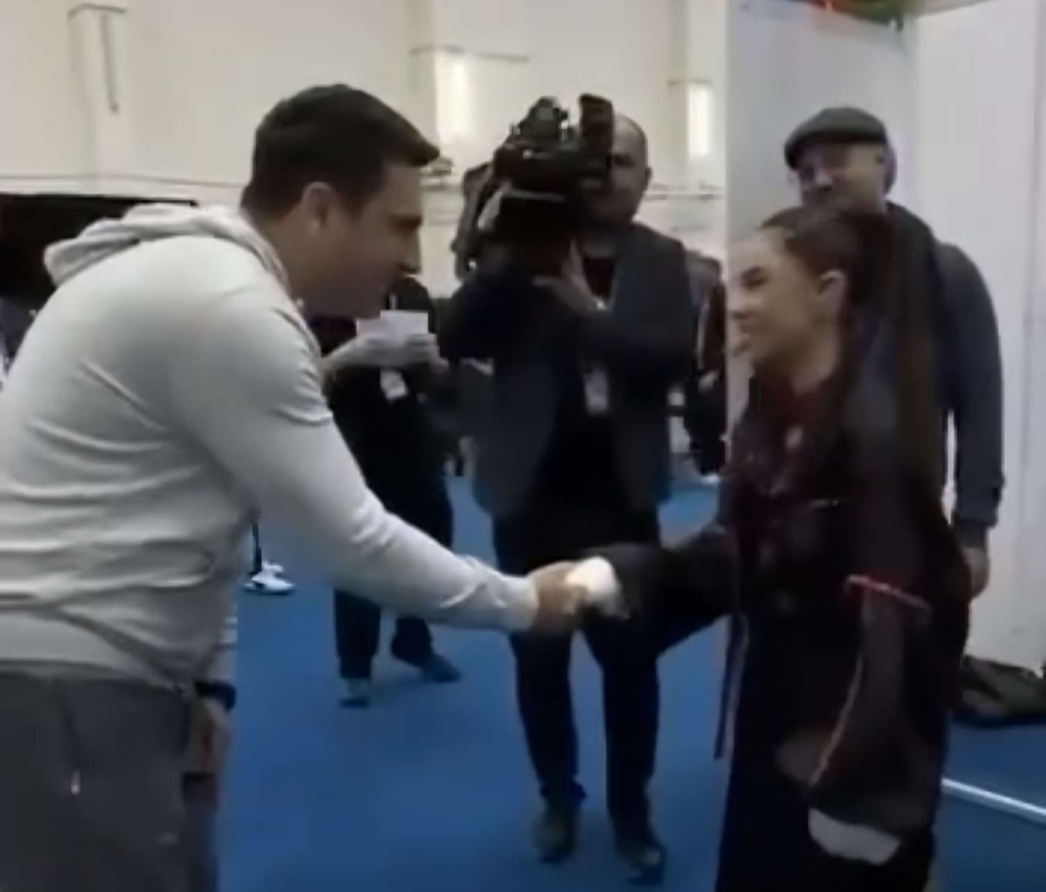 Simonyan "Junior Eurovision"dakl təmsilçimiz Yağmura: Bəyəndim! - VİDEO
