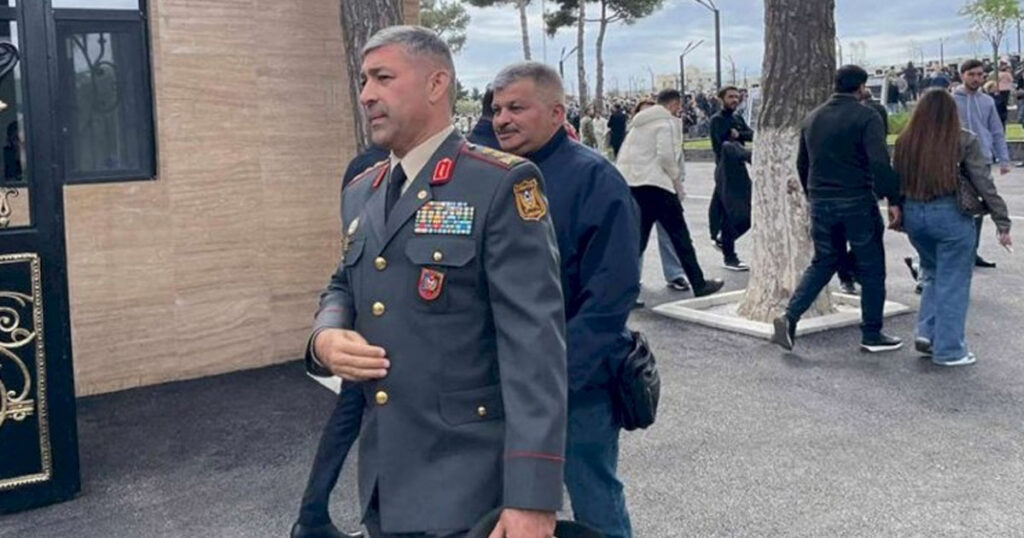 Mais Bərxudarovun yeni görüntüsü – Görün kimlərlə görüşdü – FOTO