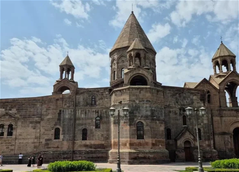 Erməni hökuməti erməni kilsəsinə qarşı - Hüququndan məhrum edilir