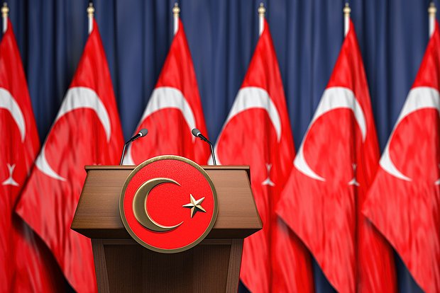 Türkiyədə ABŞ imperializmi qan qoxan köpəkbalığı ilə müqayisə edilib
