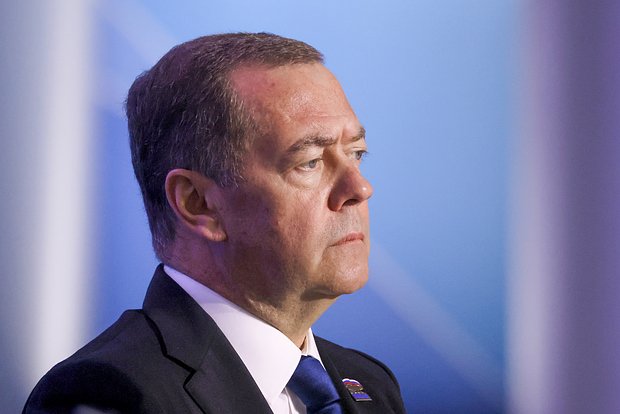 Medvedev 2026-cı ilin gərgin başlanğıcını elan etdi