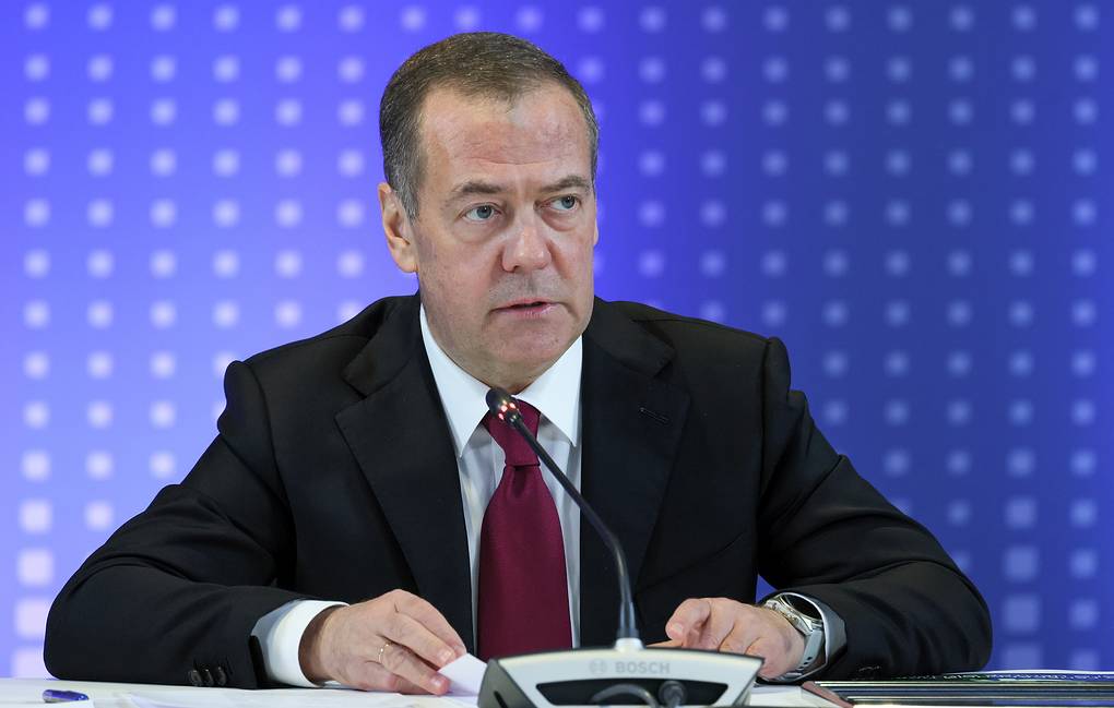 Medvedev: Rusiya Ukraynada istənilən Qərb hərbi kontingentinin yerləşdirilməsinə qarşıdır 