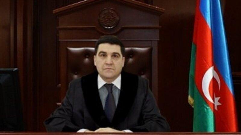 Bakıda məhkəmə sədrinin oğlu arvadını bıçaqlayıb özünü binadan atdı