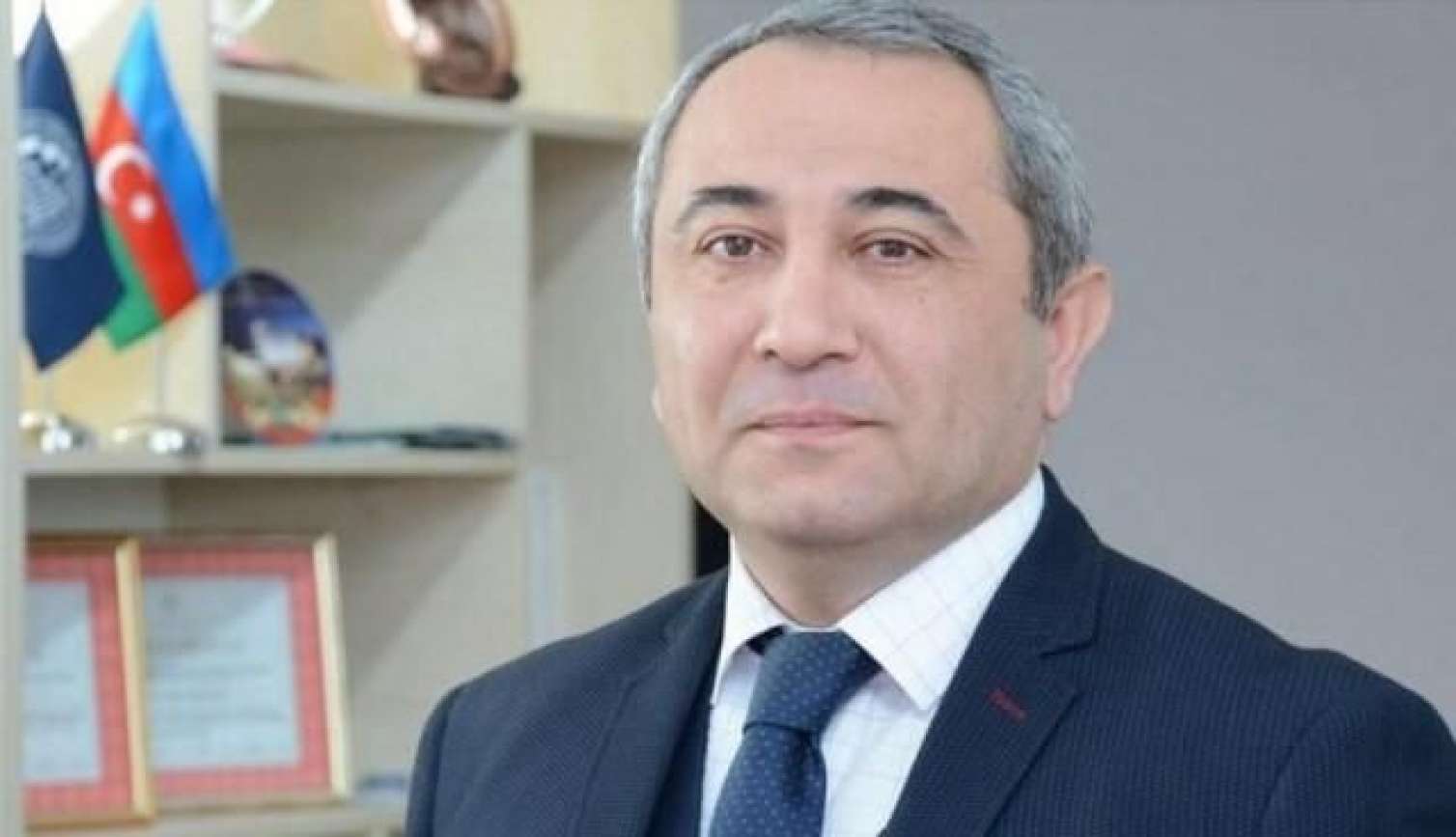 Özü 20 min, sıravi əməkdaşları isə 500-600 manat maaş...