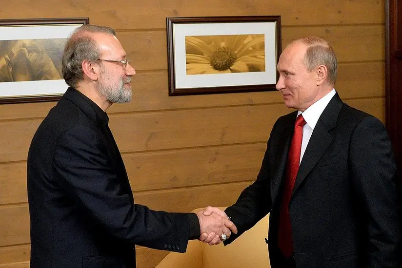 Putin Kremldə Laricani ilə görüşüb
