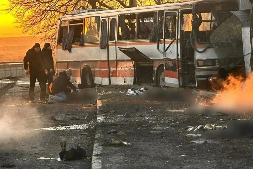 Rusiya Ukraynada mədənçilərin olduğu avtobusa dronlarla hücum edib, 10‑dan çox insan ölüb