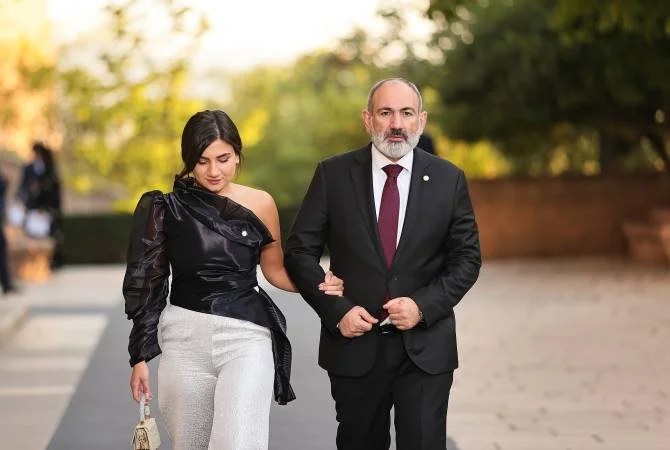 Paşinyanın qızının maaşında "sıçrayış" - Bahalı avtomobil, qapı açan mühafizəçi...