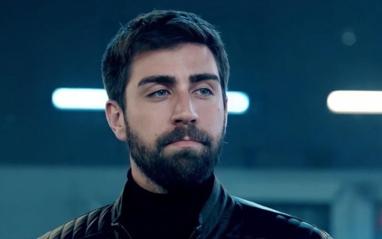 Çağlar Ertuğrul yeni serialda