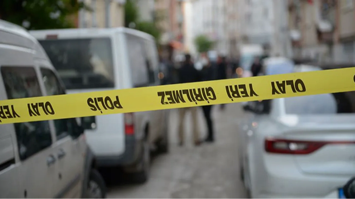 Türkiyədə təqaüddə olan polis məmuru arvadını və vəzifəli şəxsi güllələyib