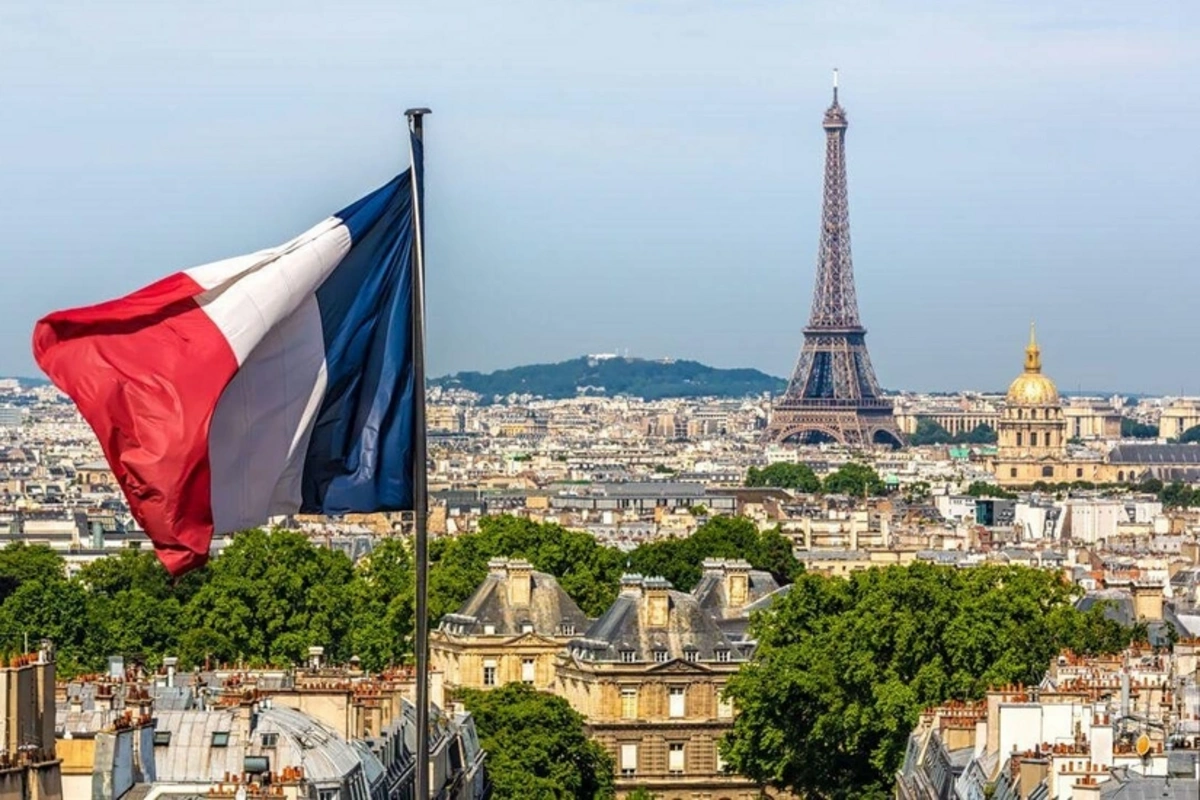 Paris parlamentinin növbəti iflası: Hüquqi qüvvəsi olmayan "qətnamə şousu"