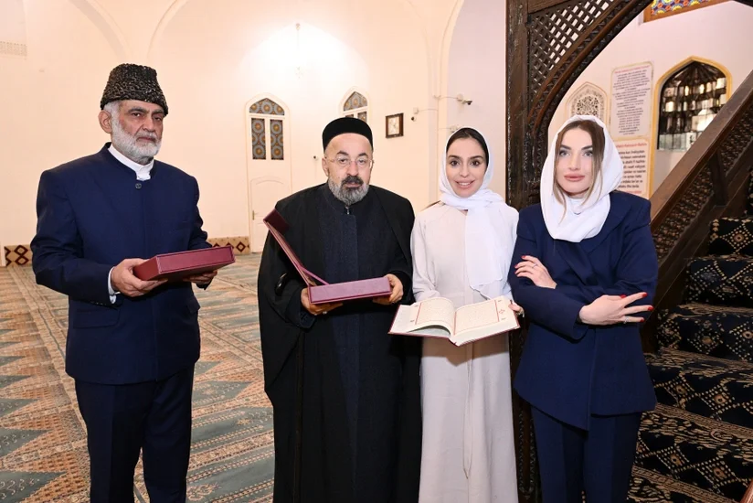 Leyla Əliyeva və Alena Əliyeva Gəncədə Şah Abbas məscidini ziyarət etdilər