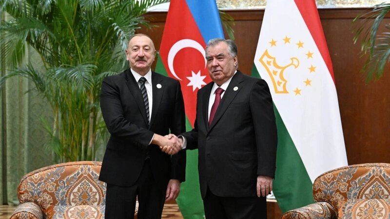 Tacikistan prezidenti İlham Əliyevi təbrik etdi