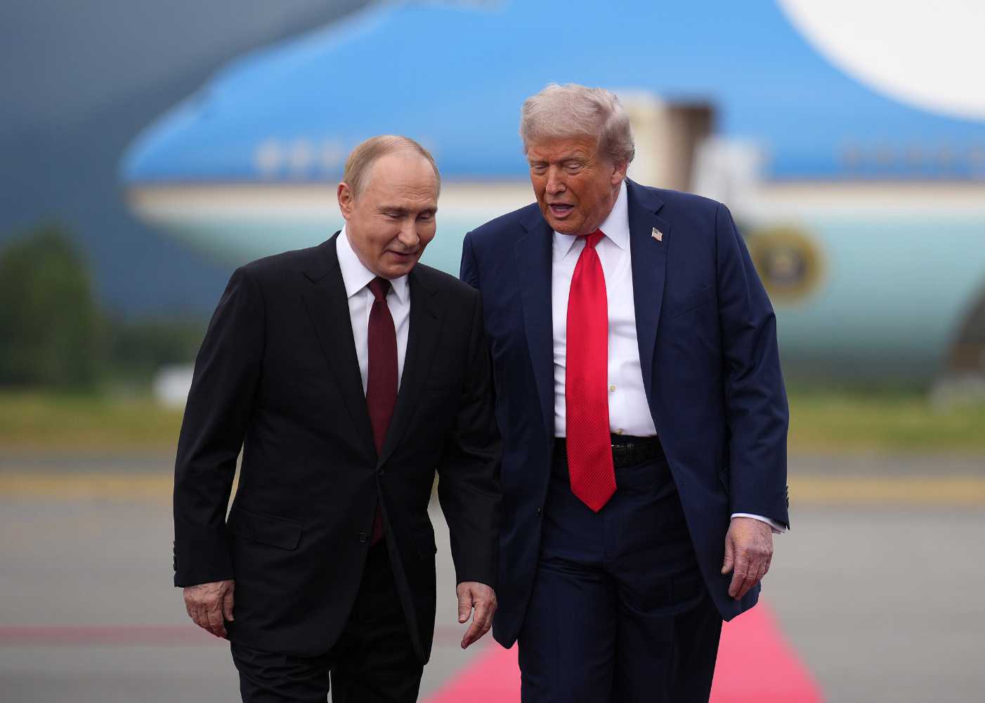 Tramp Putinlə münasibətlərindən danışıb