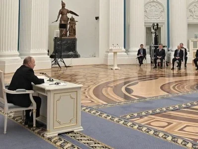 Putinə verilən yalan məlumat: Ukraynaya hücumdan əvvəl Kremldə nə baş verib?