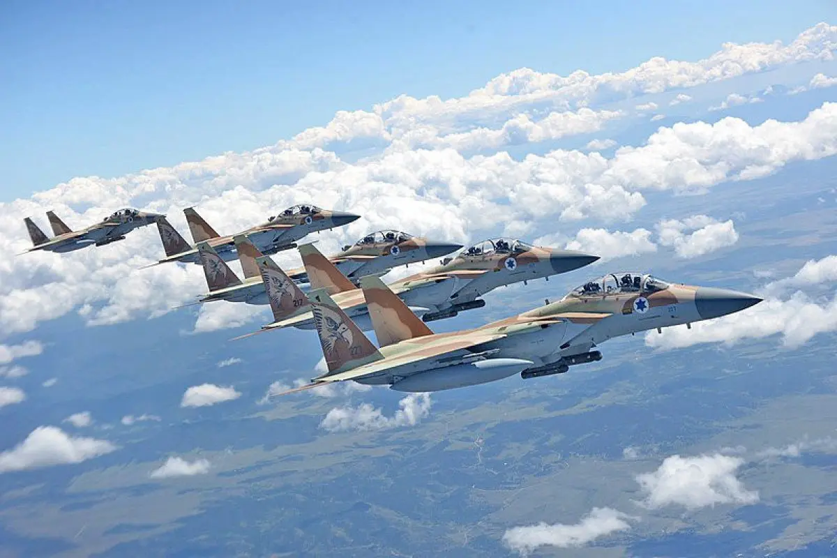 İsrail İsfahan və Şiraz şəhərlərini bombalayıb