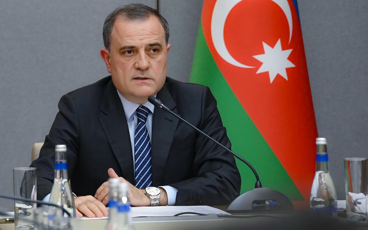 Bayramov həmkarları ilə danışdı