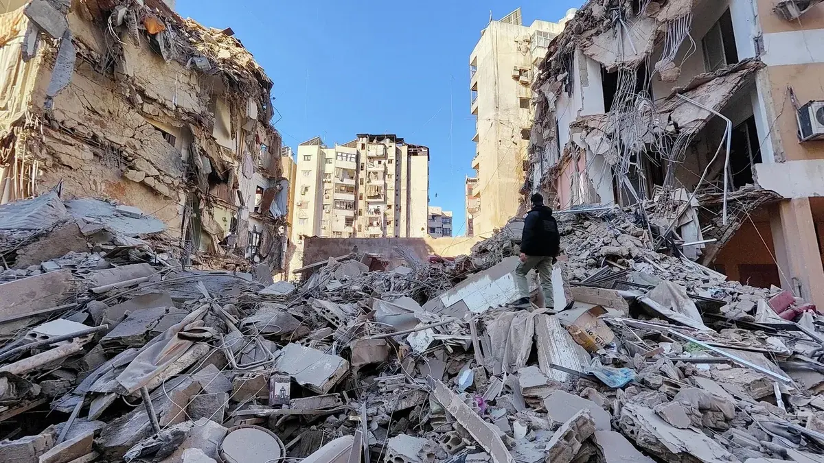 İsrail Livanda yaşayış binasını vurdu - 19 mülki sakin həlak oldu