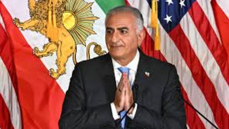 Pəhləvi keçid dövründə İrana rəhbərlik etmək istəyir