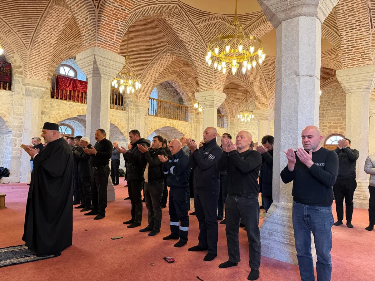 Şuşada bayram namazı qılınıb