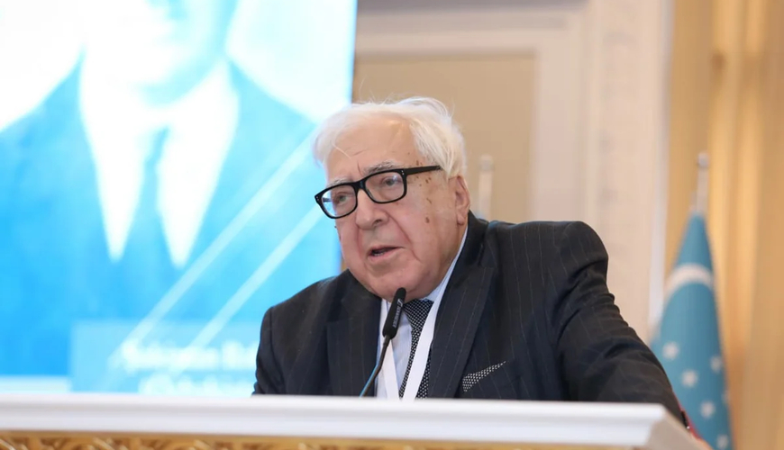 Yazıçı Anar ömürlük AYB sədri qalmaq təklifinə münasibət bildirdi