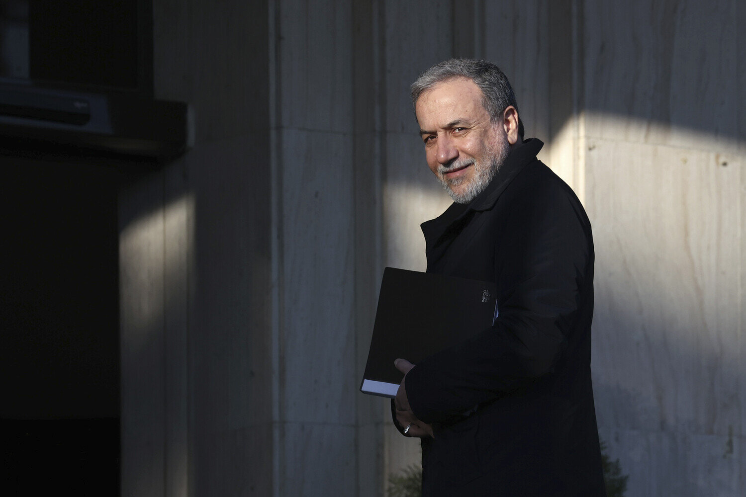 Əraqçi: “İran sadə atəşkəslə razı deyil”