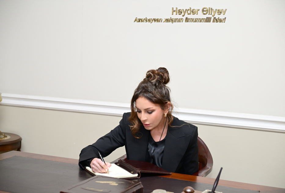 Mehriban Əliyeva Tbilisidə Azərbaycan Mədəniyyəti Muzeyi ilə tanış olub