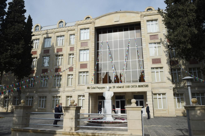Şagirdləri təhqir edən müəllimlə bağlı tədbir görüldü