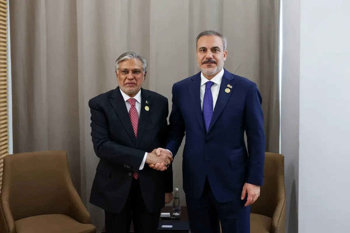 Türkiyə və Pakistan XİN rəhbərləri ABŞ-İran danışıqlarını müzakirə edib