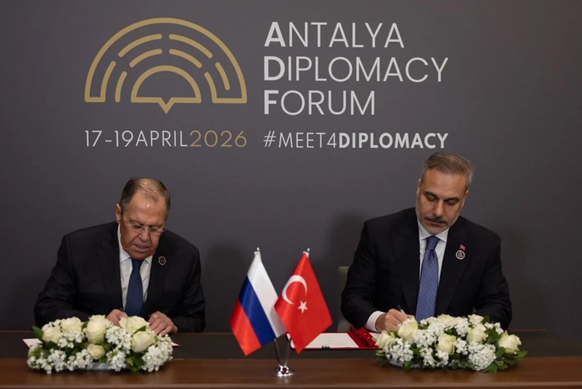 Hakan Fidan Lavrovla Antalyada görüşdü