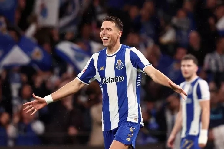 Futbolçunun 150 min avroluq saatları oğurlandı