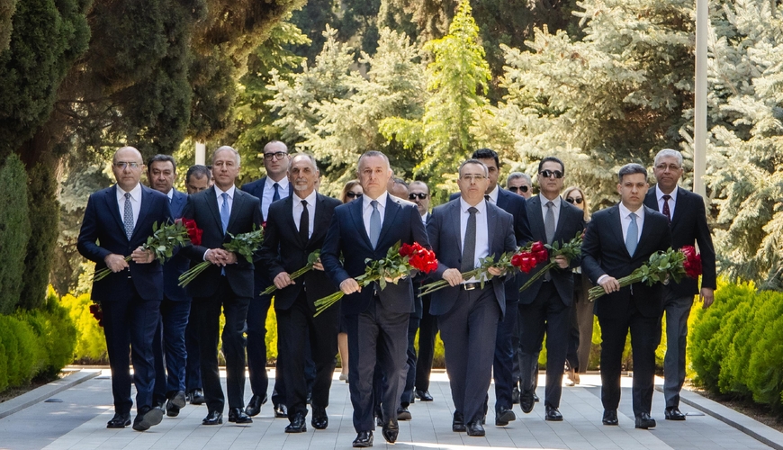 Səhiyyə Nazirliyinin rəhbərliyi və kollektivi ümummilli lider Heydər Əliyevin əziz xatirəsini ehtiramla yad edib