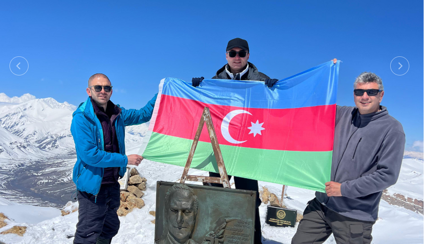 Nazirliyin bir qrup əməkdaşı Heydər Əliyev zirvəsinə yürüş edib