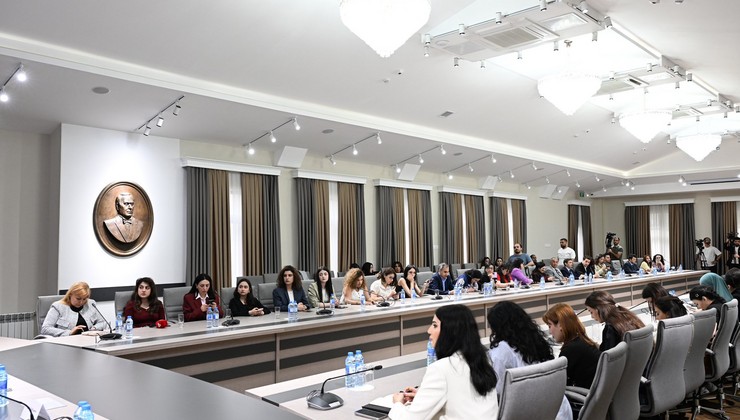 MEDİA-da dəyirmi masa keçirilib - FOTOLAR