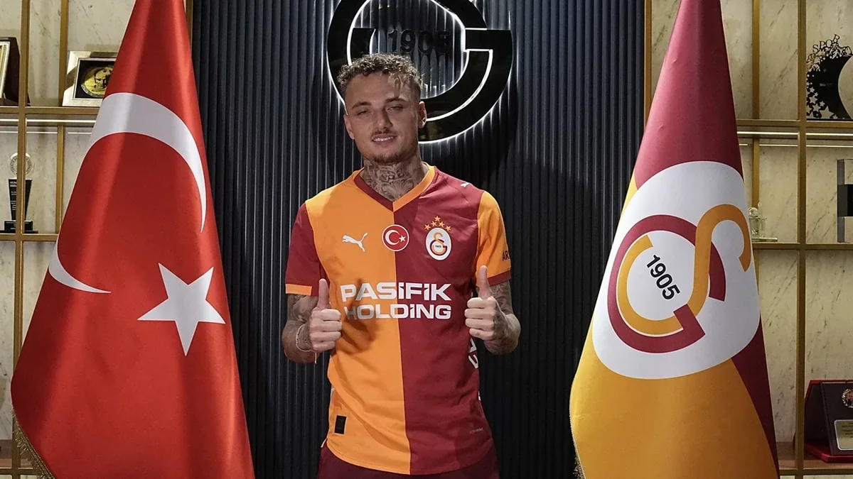 "Qalatasaray"dan ayrıldı