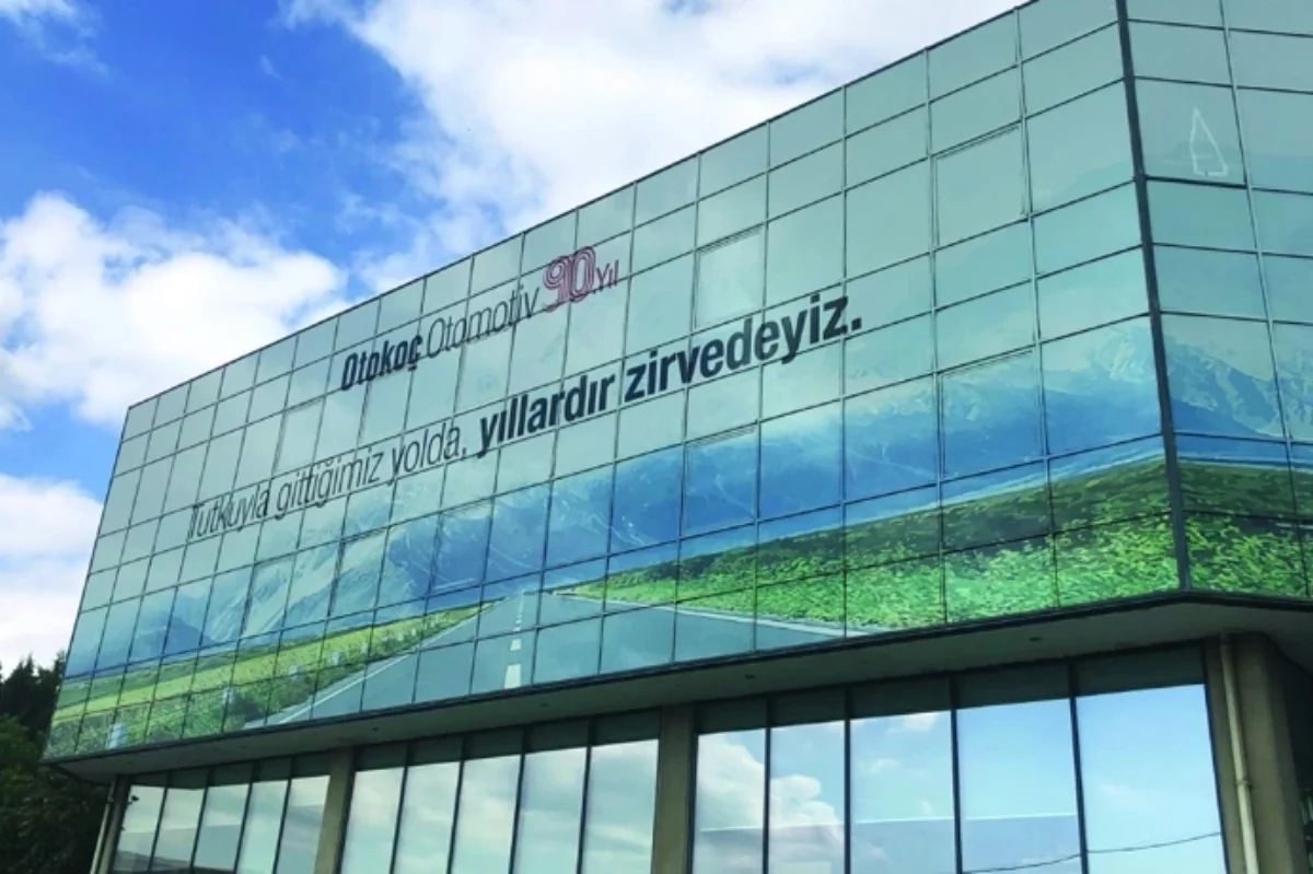 İstanbulda "Koç" holdinqinin binasına silahlı hücum olub