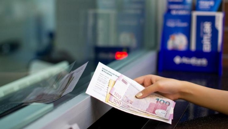 Əhalinin banklardakı əmanətləri artıb