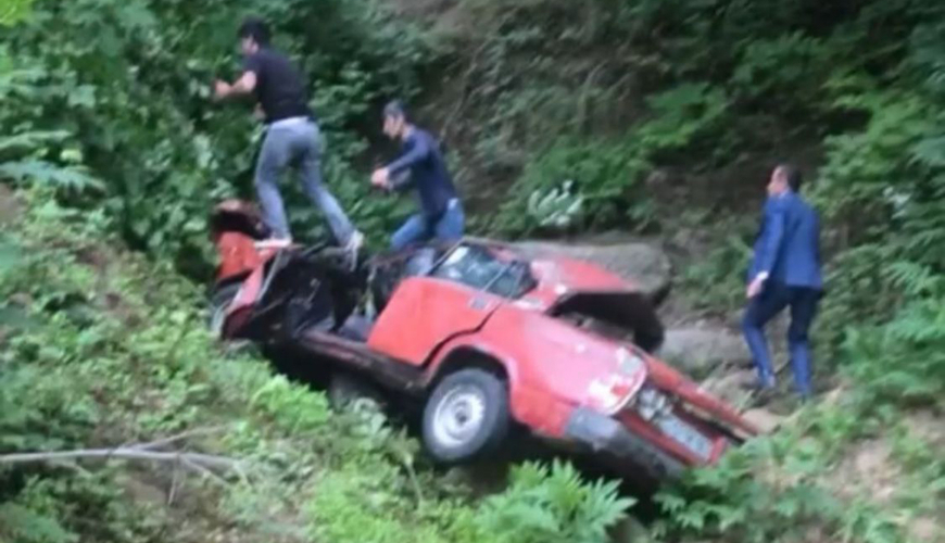 Astarada “VAZ” dərəyə yuvarlandı - Ölən və yaralananlar var - Video