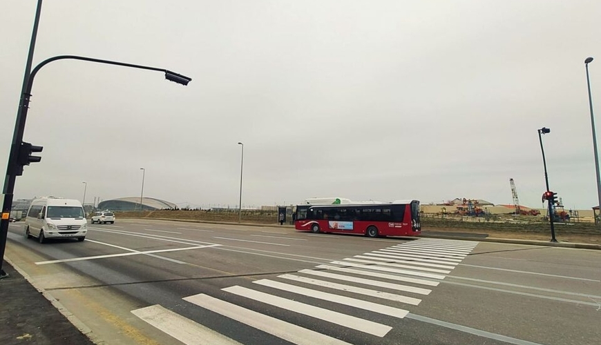 Özünü ölümə atan piyadanı polis saxladı - Yol hamımızındırsa... - VACİB DETALLAR