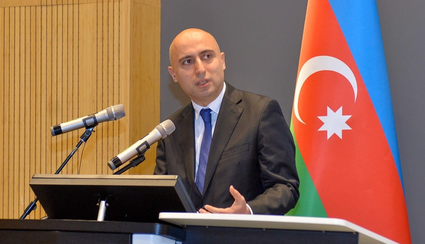 Emin Əmrullayevdən məktəb direktorları ilə bağlı açıqlama