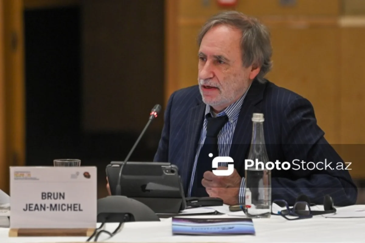 Jan-Mişel Brun: "Mətbuat bəzi problemin həllində xüsusi rol oynaya bilər"