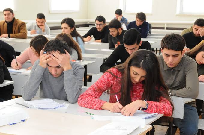 Maksimum bal yarışı: Abituriyentləri buna nə məcbur edir?