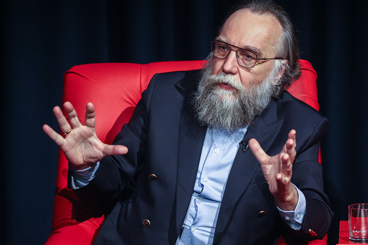 “Forbes” rusiyalı məşhurların piar alətinə çevrildi
