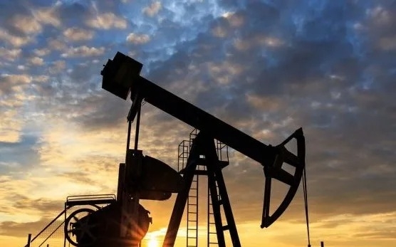 Dünya bazarlarında neftin qiyməti yenidən kritik həddə çatdı